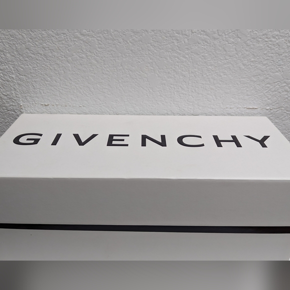 (SOLD) Givenchy Shower Slides - Picture 13 of 14